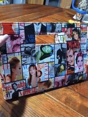 Fashion Magazine Print Clutch Bag - Multicolor